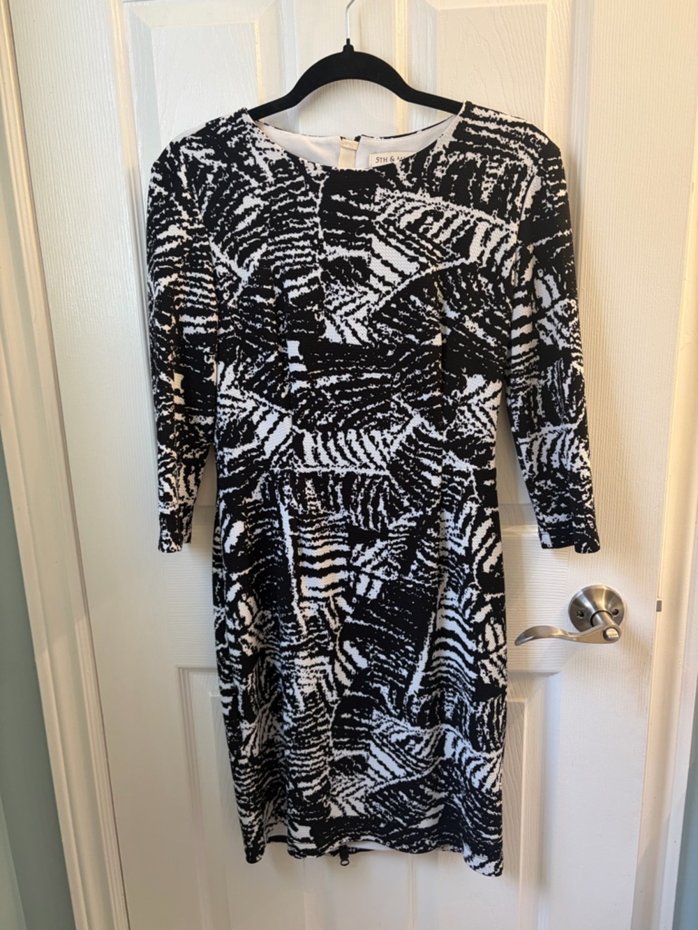 Black and White Printed Long Sleeve Sheath Dress
